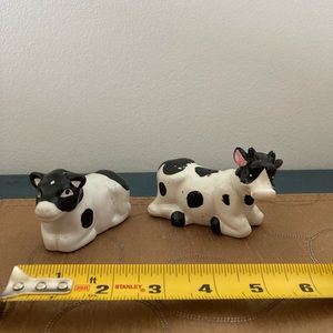 Vintage unique cow salt and pepper shakers!